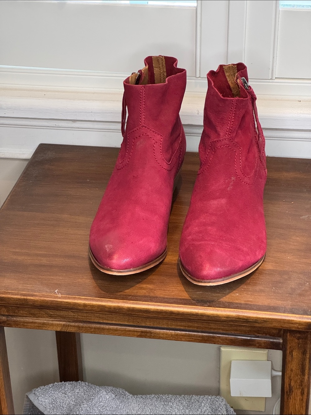 FRYE AND CO. Red Suede Ankle Booties with Side Zip and Low Heel - Picture 3 of 3